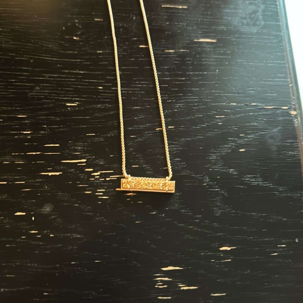 Kendra Scott necklace